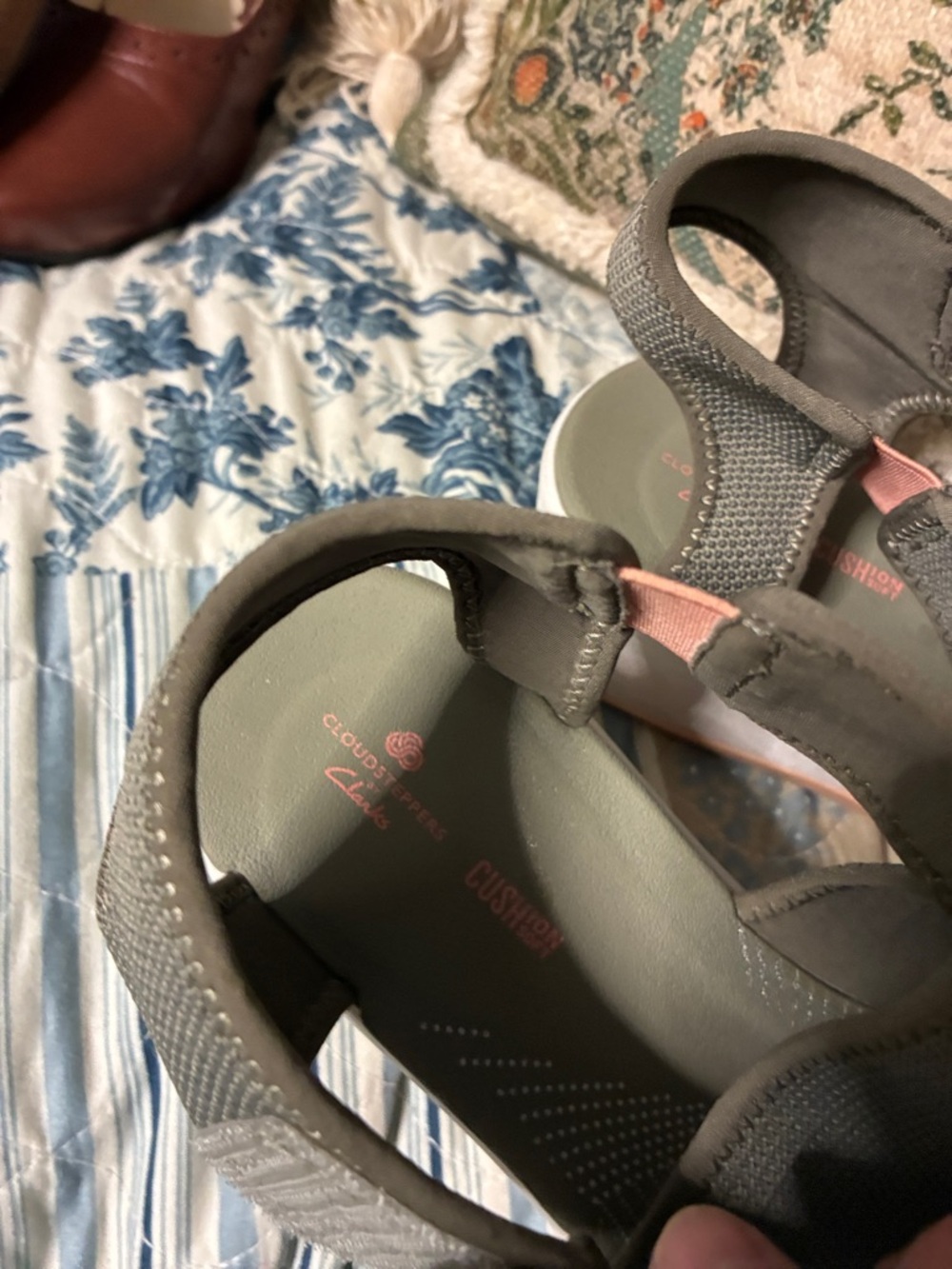 Cloudsteppers by Clarks Elastic Crossover Sandal in green - Picture 4 of 6